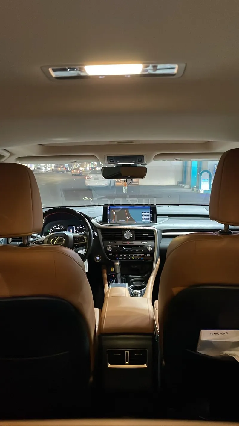 2021 لكزس أر إكس 350