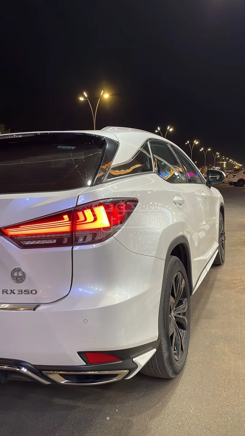 2021 لكزس أر إكس 350