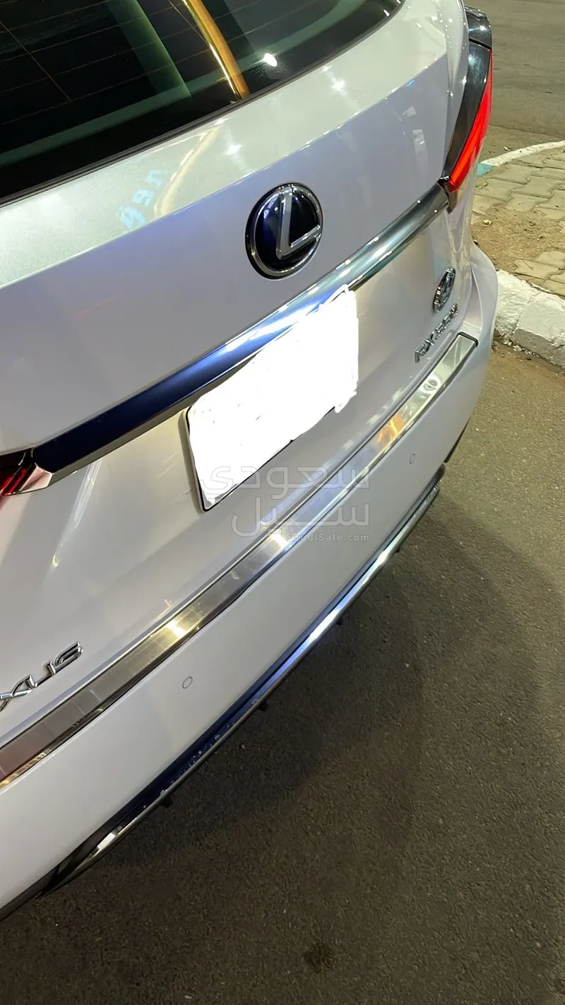 2021 لكزس أر إكس 350