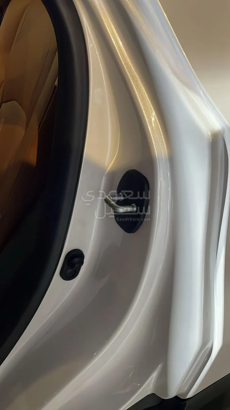 2021 لكزس أر إكس 350