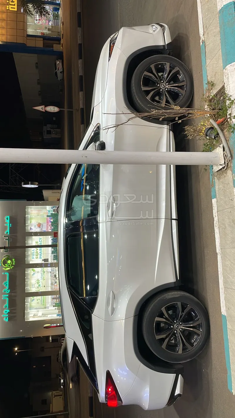 2021 لكزس أر إكس 350