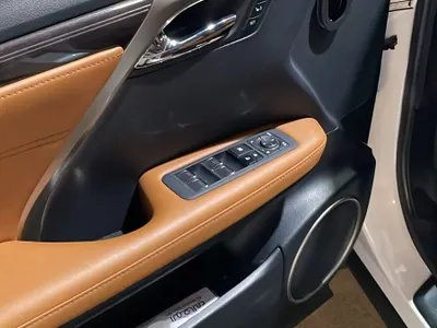 2021 لكزس أر إكس 350