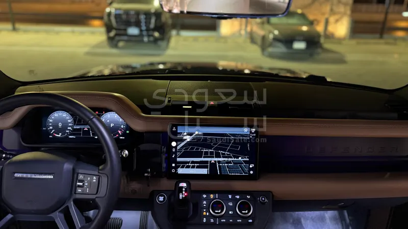 2025 لاند روفر ديفيندر اتش اس اي