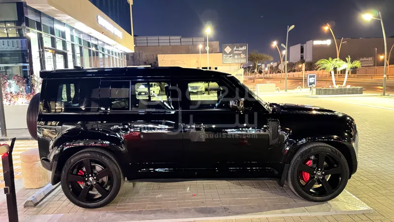 2025 لاند روفر ديفيندر اتش اس اي