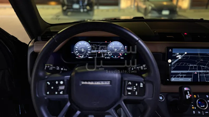 2025 لاند روفر ديفيندر اتش اس اي