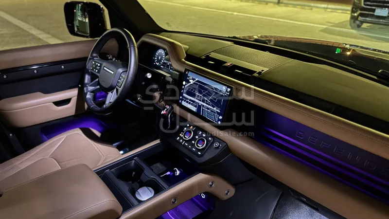 2025 لاند روفر ديفيندر اتش اس اي