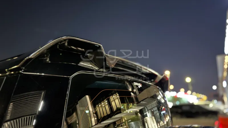 2025 لاند روفر ديفيندر اتش اس اي