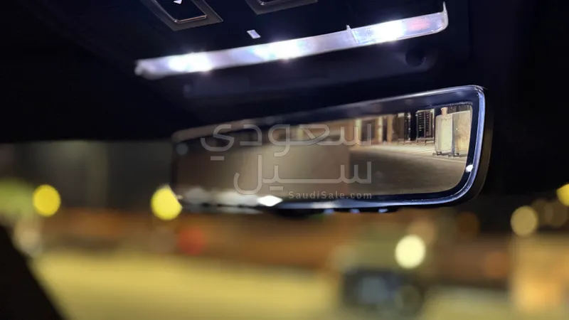 2025 لاند روفر ديفيندر اتش اس اي