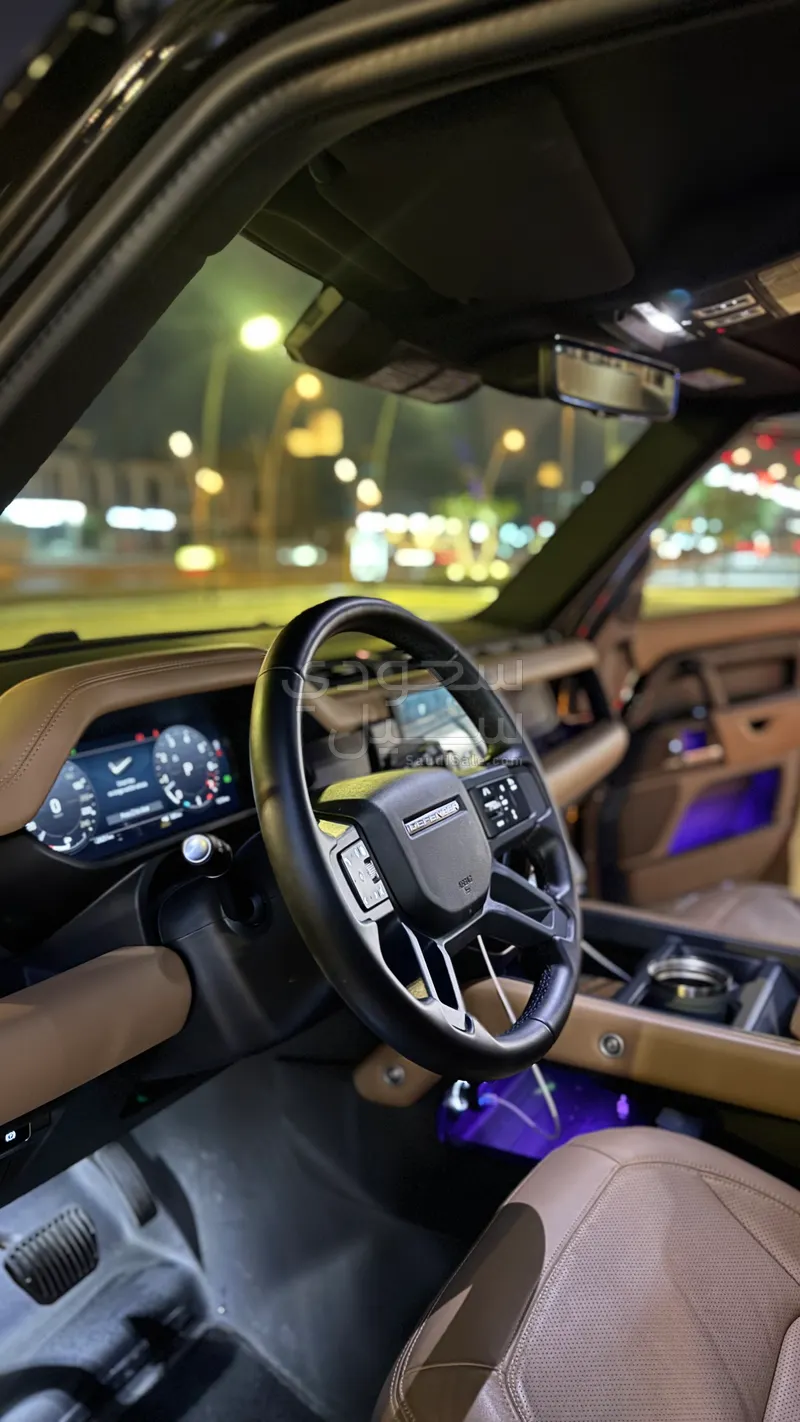 2025 لاند روفر ديفيندر اتش اس اي