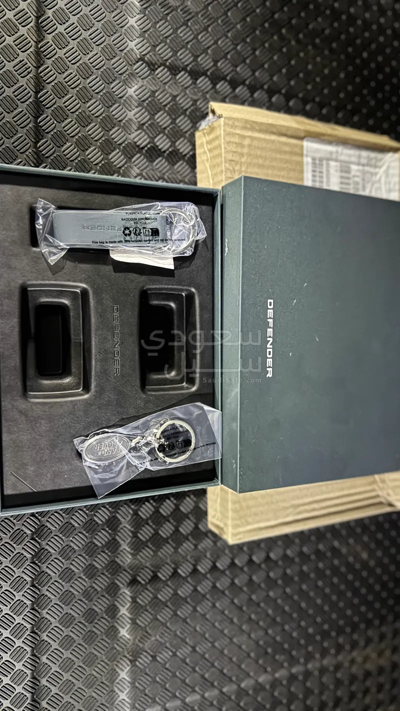 2025 لاند روفر ديفيندر اتش اس اي