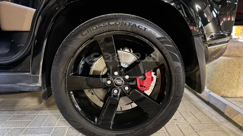 2025 لاند روفر ديفيندر اتش اس اي