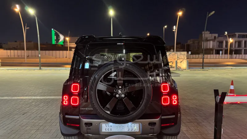 2025 لاند روفر ديفيندر اتش اس اي