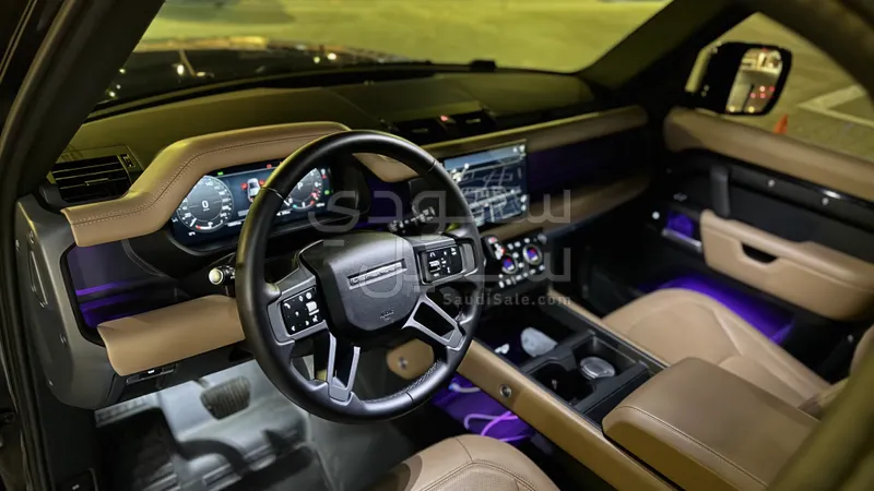 2025 لاند روفر ديفيندر اتش اس اي