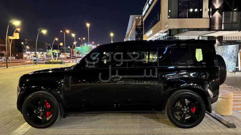 2025 لاند روفر ديفيندر اتش اس اي