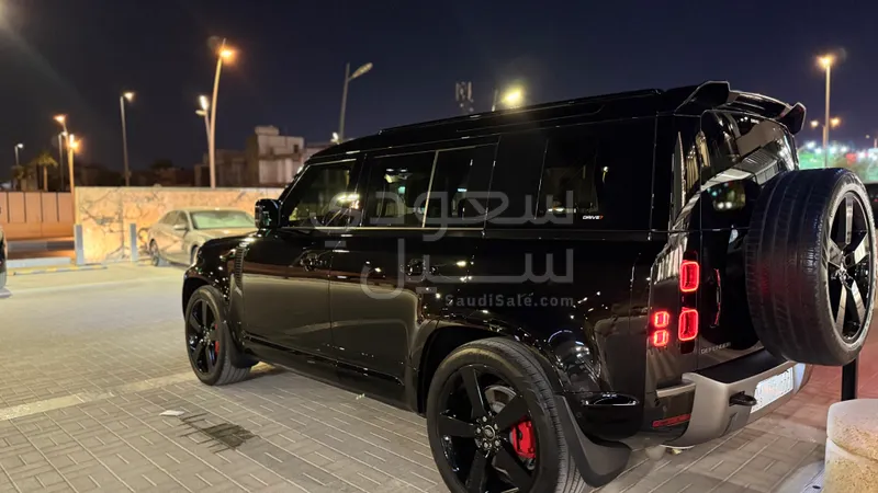 2025 لاند روفر ديفيندر اتش اس اي