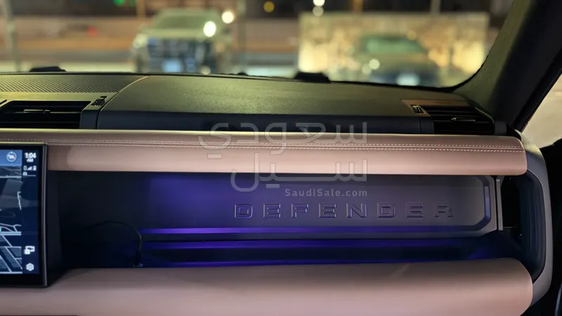 2025 لاند روفر ديفيندر اتش اس اي