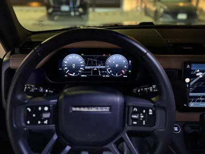 2025 لاند روفر ديفيندر اتش اس اي