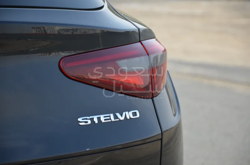 2020 الفا روميو ستيلفيو