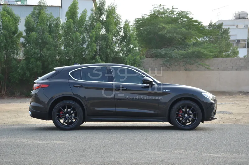 2020 الفا روميو ستيلفيو