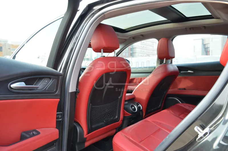 2020 الفا روميو ستيلفيو