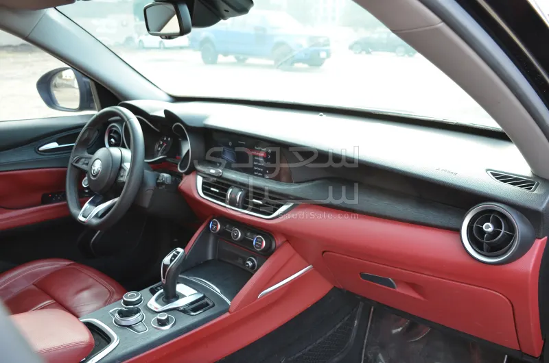 2020 الفا روميو ستيلفيو