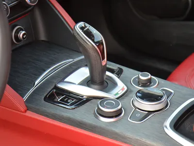 2020 الفا روميو ستيلفيو