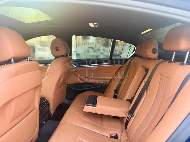 2019 بي ام دبليو الفئة الخامسة 520 أي إم كت