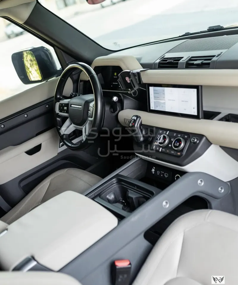 2023 لاند روفر ديفيندر 90