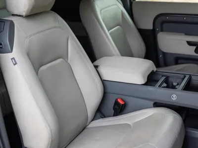 2023 لاند روفر ديفيندر 90