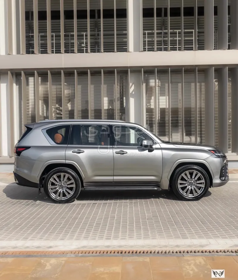 2023 لكزس إل إكس 600 في أي بي