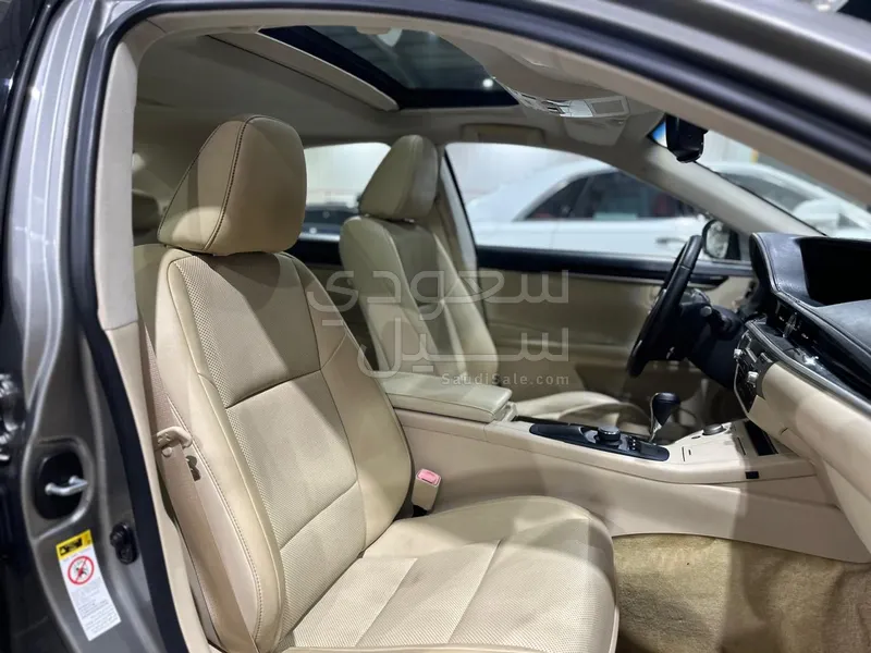 2015 لكزس إي إس 250