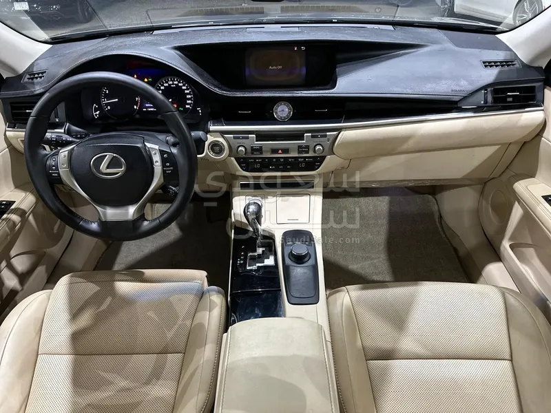 2015 لكزس إي إس 250