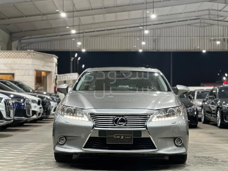 2015 لكزس إي إس 250