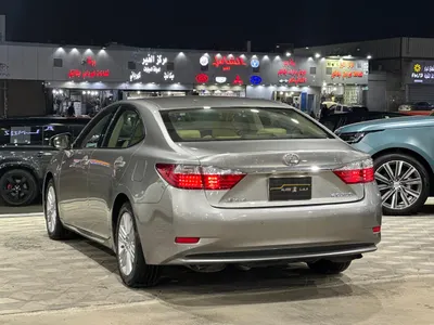 2015 لكزس إي إس 250