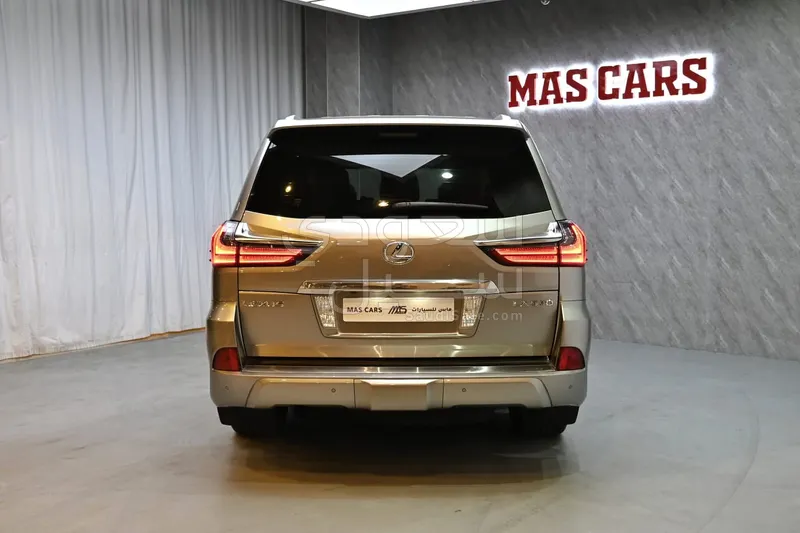 2017 لكزس إل إكس 570