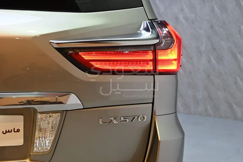 2017 لكزس إل إكس 570
