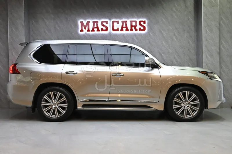 2017 لكزس إل إكس 570