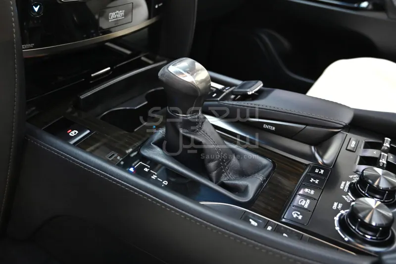 2017 لكزس إل إكس 570