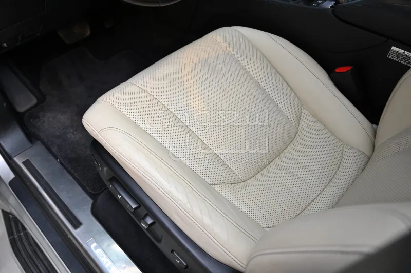 2017 لكزس إل إكس 570