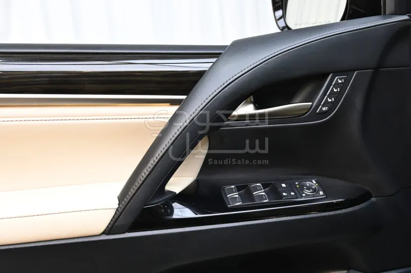 2017 لكزس إل إكس 570