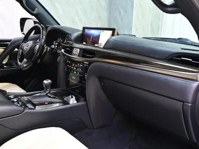 2017 لكزس إل إكس 570