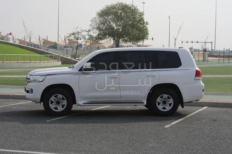 2021 تويوتا لاند كروزر جي اكس ار