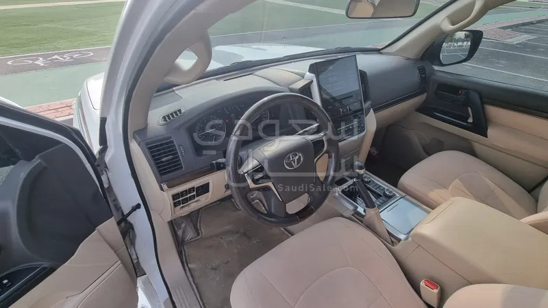 2021 تويوتا لاند كروزر جي اكس ار