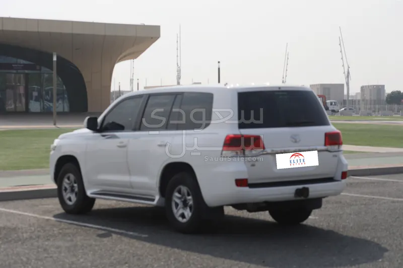 2021 تويوتا لاند كروزر جي اكس ار