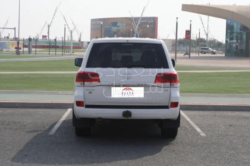 2021 تويوتا لاند كروزر جي اكس ار