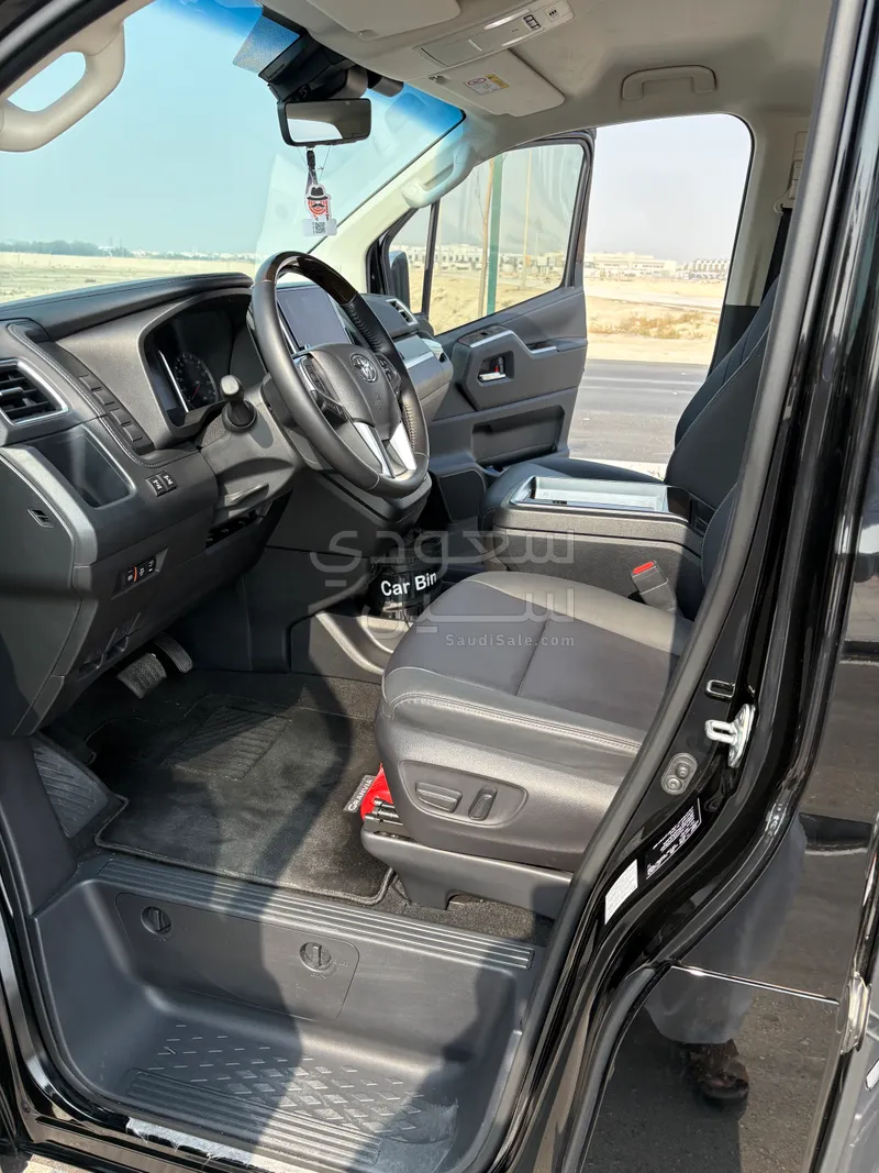 2025 تويوتا جرانفيا بريميوم