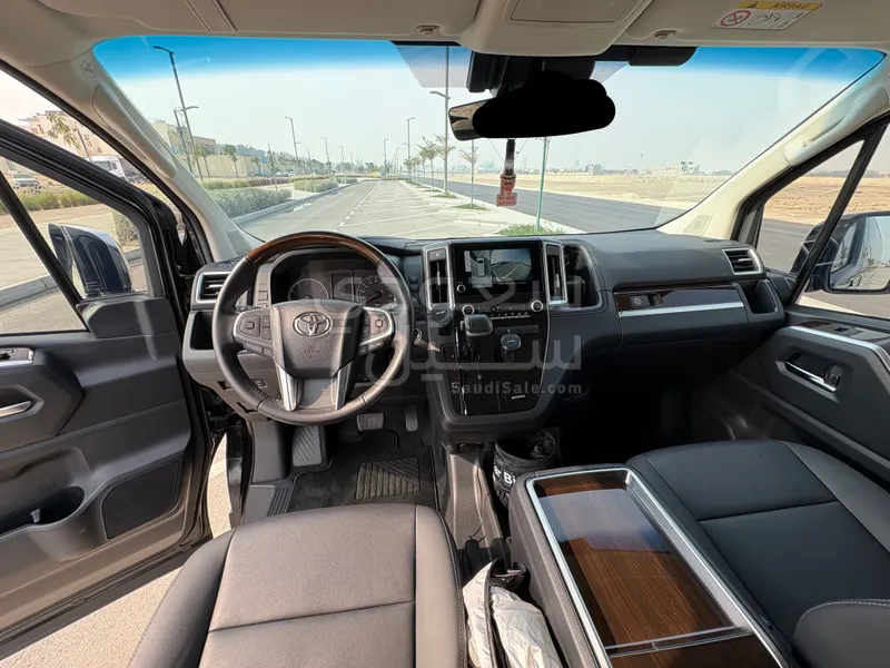 2025 تويوتا جرانفيا بريميوم