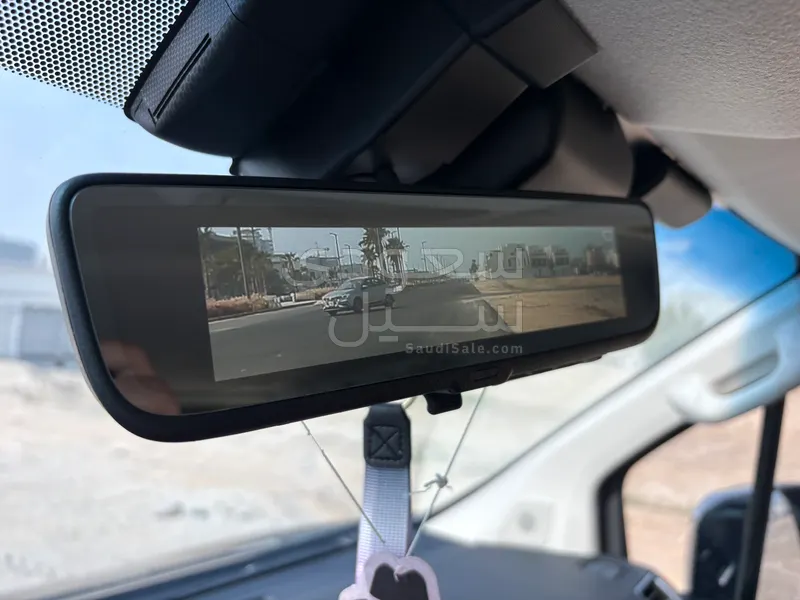 2025 تويوتا جرانفيا بريميوم