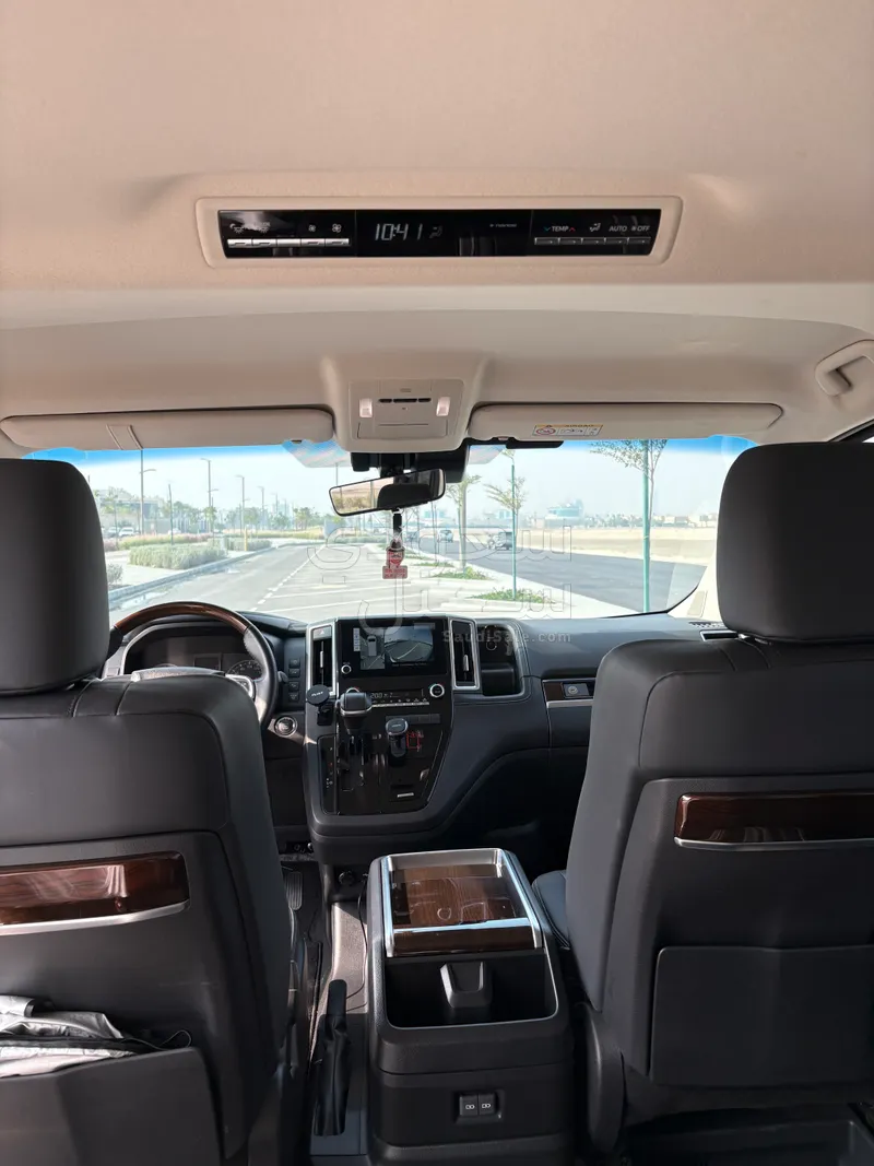 2025 تويوتا جرانفيا بريميوم