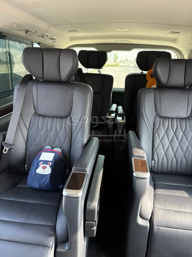 2025 تويوتا جرانفيا بريميوم